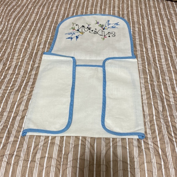 Vintage Hand Embroidered Bluebird Cloth Napkin Holder! - Picture 2 of 6